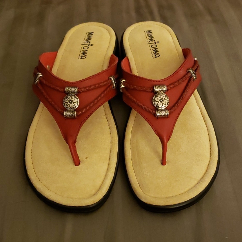 11 M Leather Minnetonka Sandals